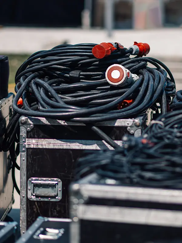 Kabeláž a rozvaděče